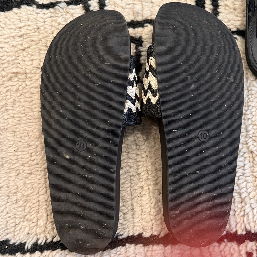 Universal Thread Black and White Zigzag Slide Sandals - Picture 2 of 3